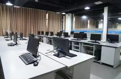 數學與計算機科學學院（軟件服務外包學院）專業介紹 軟件外包服務