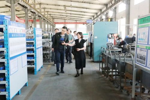 威海市文登區(qū) 專(zhuān)業(yè)身影潛入街巷機(jī)臺(tái) “算力下廠”闖出血路，為企業(yè)送“智”到一線